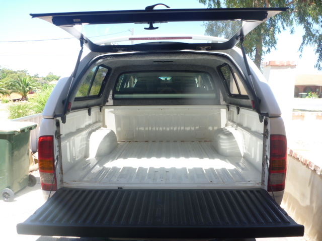 Toyota Hilux dual cab tray empty