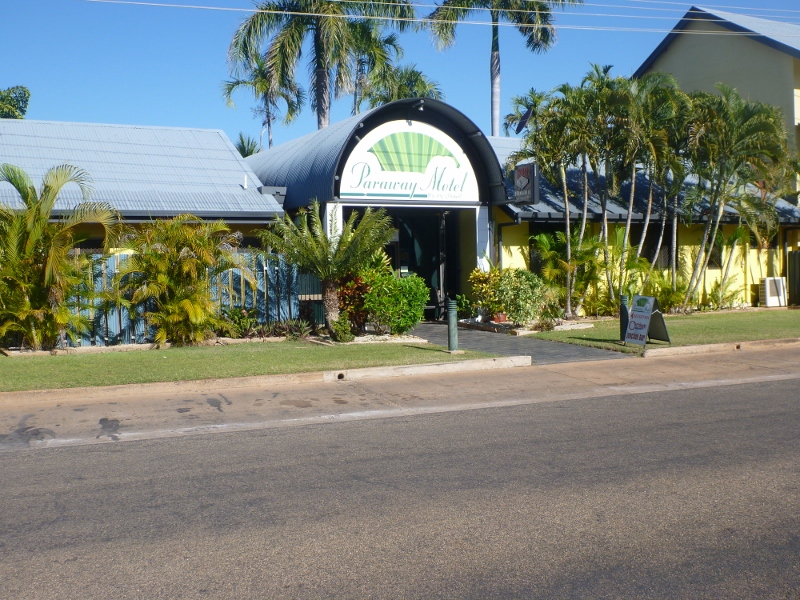 Paraway Motel and Junction bar outside