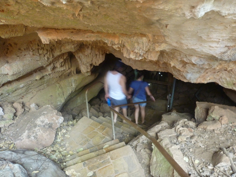 cutta cutta caves entry