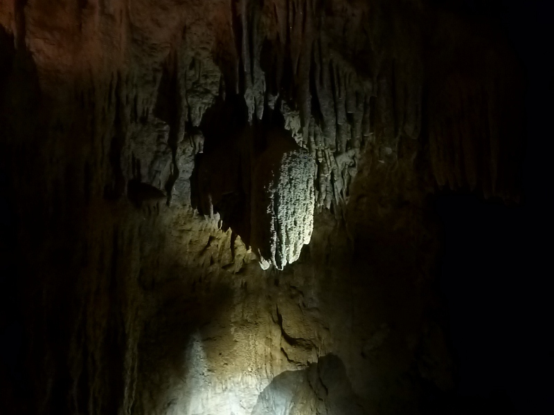 cutta cutta caves rock formations