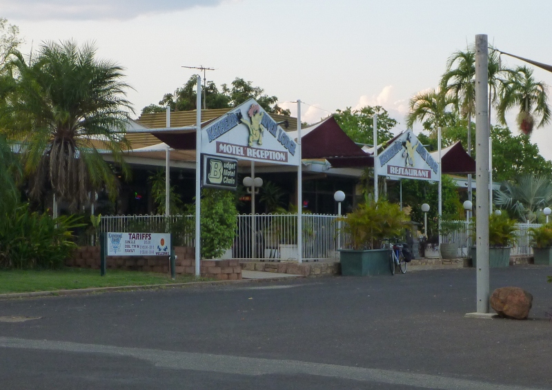 katherine river lodge outside