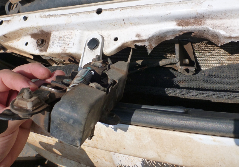 broken hood latch at king ash bay (2)