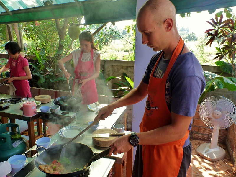 joe making stir fry