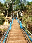 steps up wat tham sua