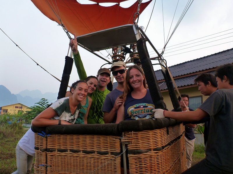vang vieng hot air ballooning