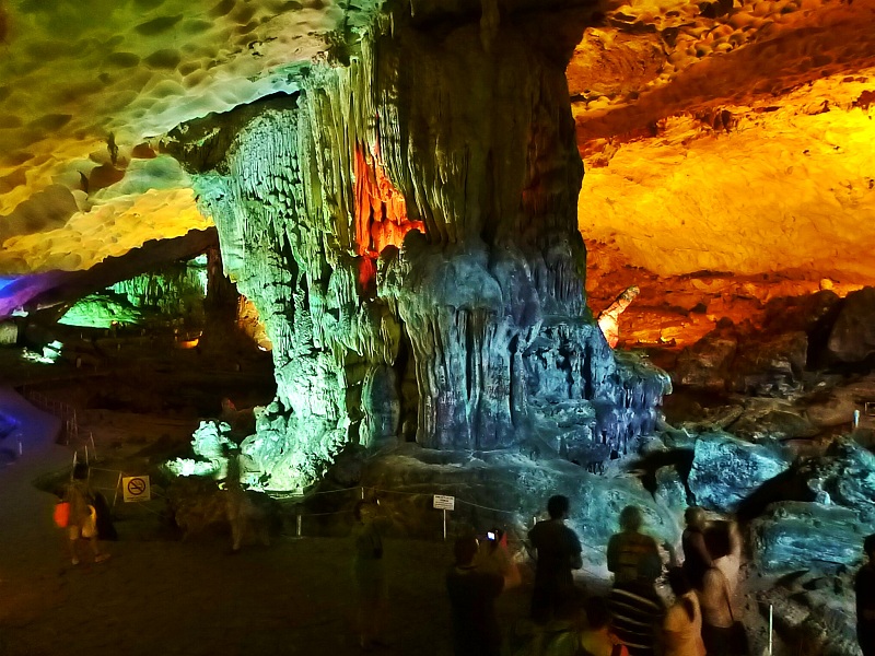 cave in ha long bay