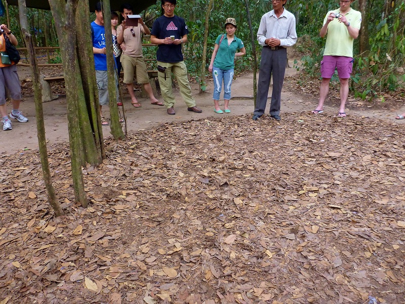 vietnam cu chi war tunnels