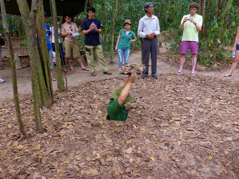 vietnam cu chi war tunnels