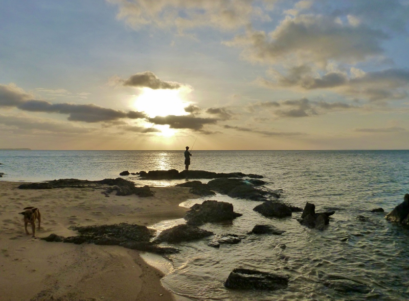 joe fishing at alau beach umagico (2)