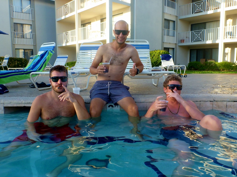 swim up bar cayman islands