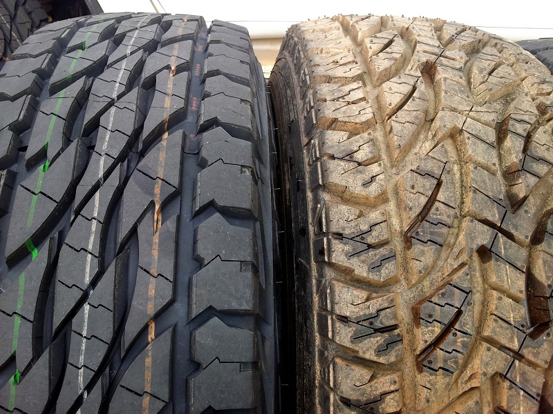bridgestone D697 vs D694 closeup
