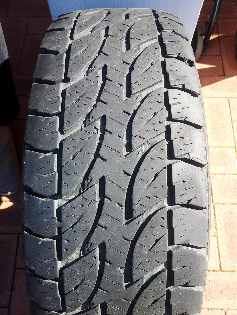bridgestone dueler D694 tread