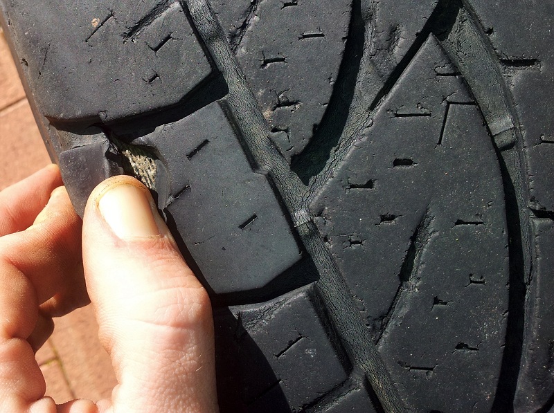 dueler D694 tread cut