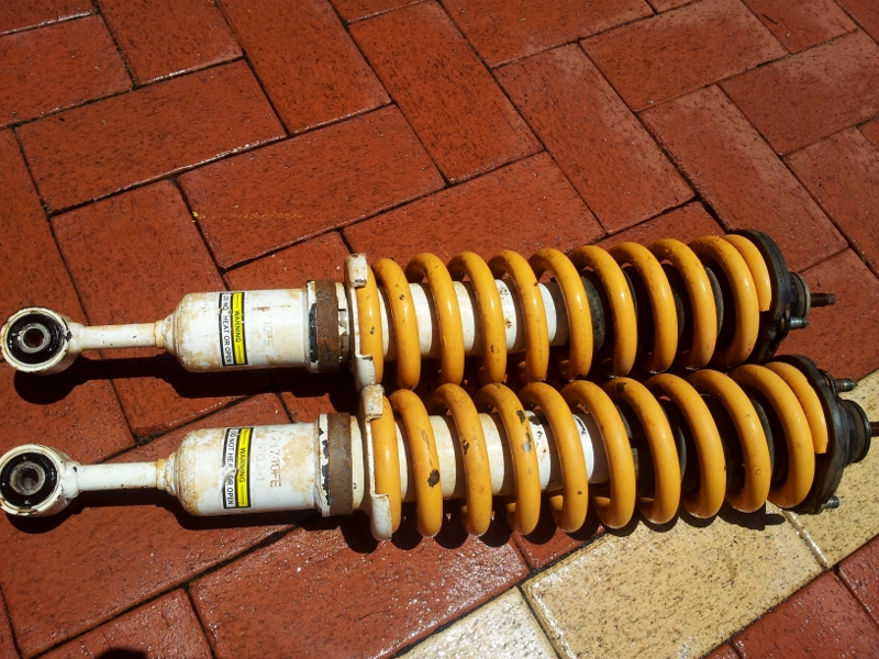 Hilux front struts