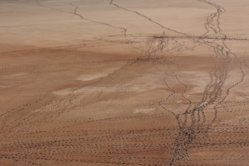 lake ballard sculptures footprints
