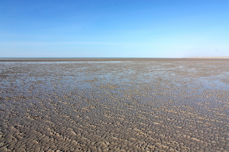 80 mile beach tidal flats low tide