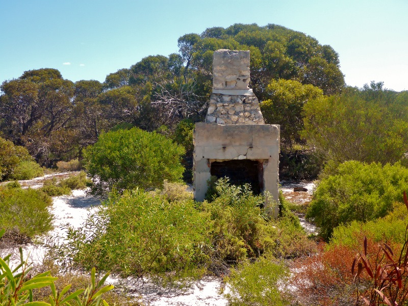 old eyre telegraph station ruins
